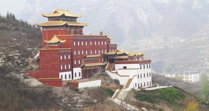 观音桥色达 六天游 小布达拉宫 色达天葬台 观音庙玛尼石墙 等$