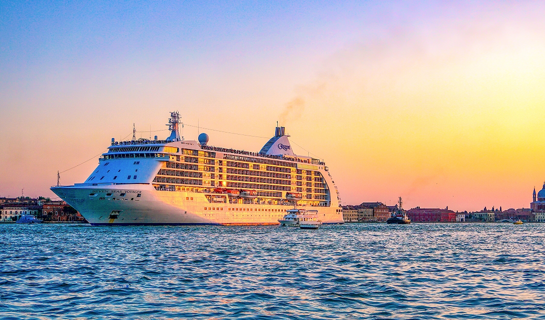 星旅远洋邮轮.鼓浪屿号 香港-下龙湾-香港 5 天 4 晚