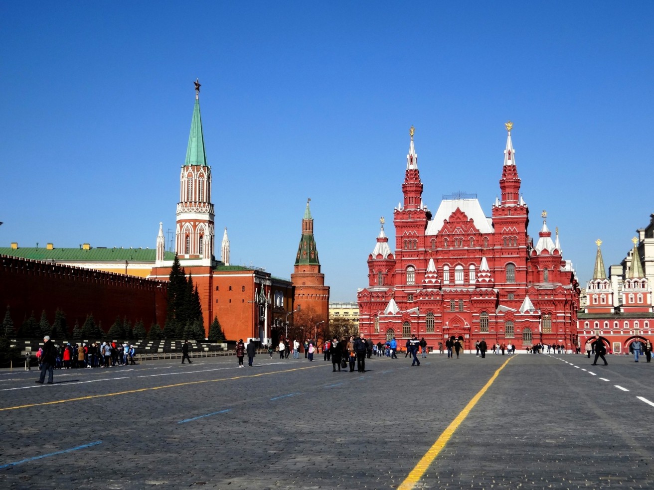 春节优选【俄罗斯-玩转极光】莫斯科+圣彼得堡+摩尔曼斯克追光+红场+冬宫+捷里别尔卡+萨米民俗村+驯鹿雪橇8日游