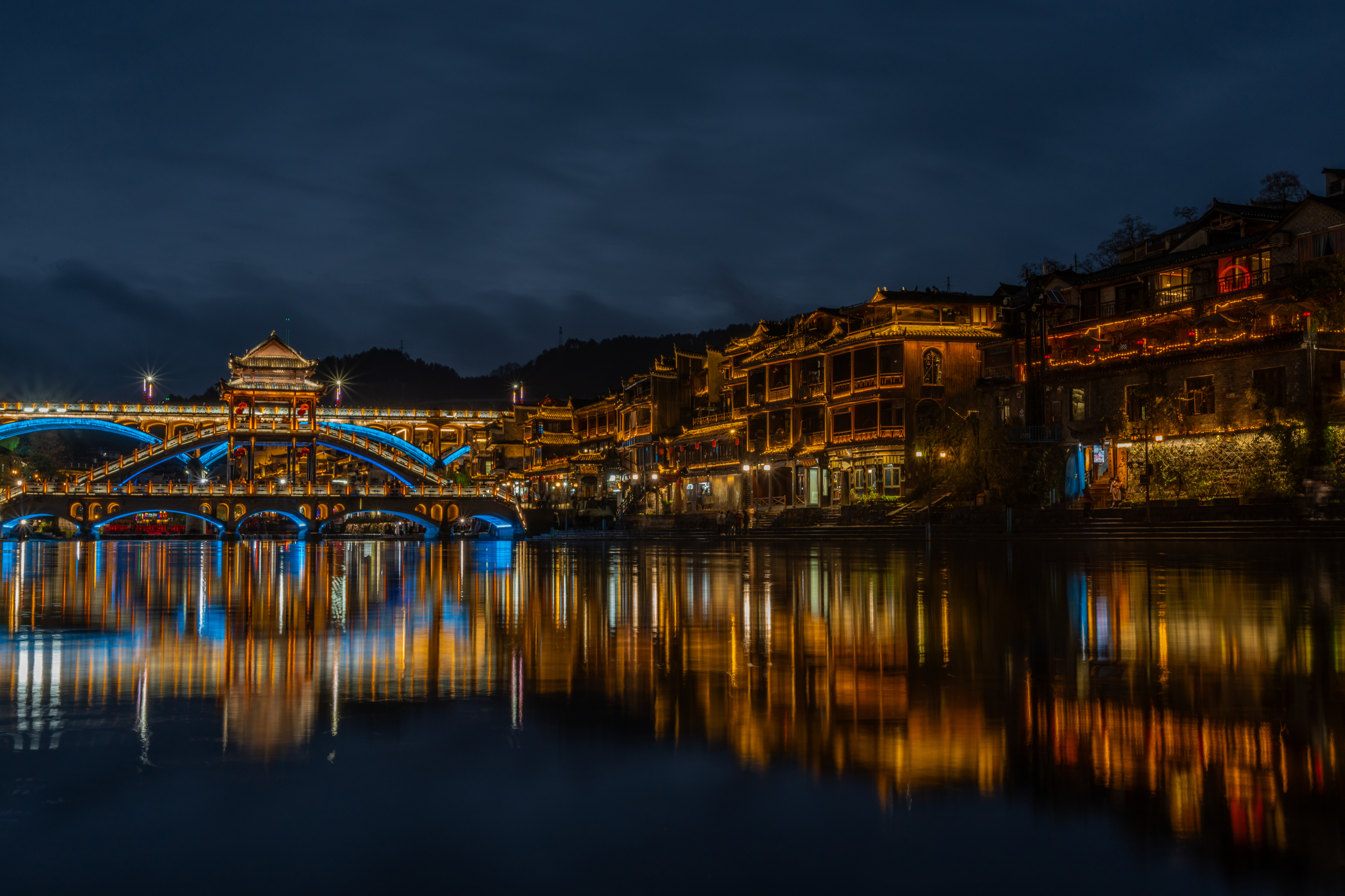 【黔湘两省】湖南贵州连游+凤凰古城+石阡温泉+苗王城+朱砂古镇+油菜花观赏+非遗演出+苗寨探秘 4 日游